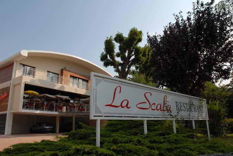 Hotel La Scala Pithiviers Bagian luar foto