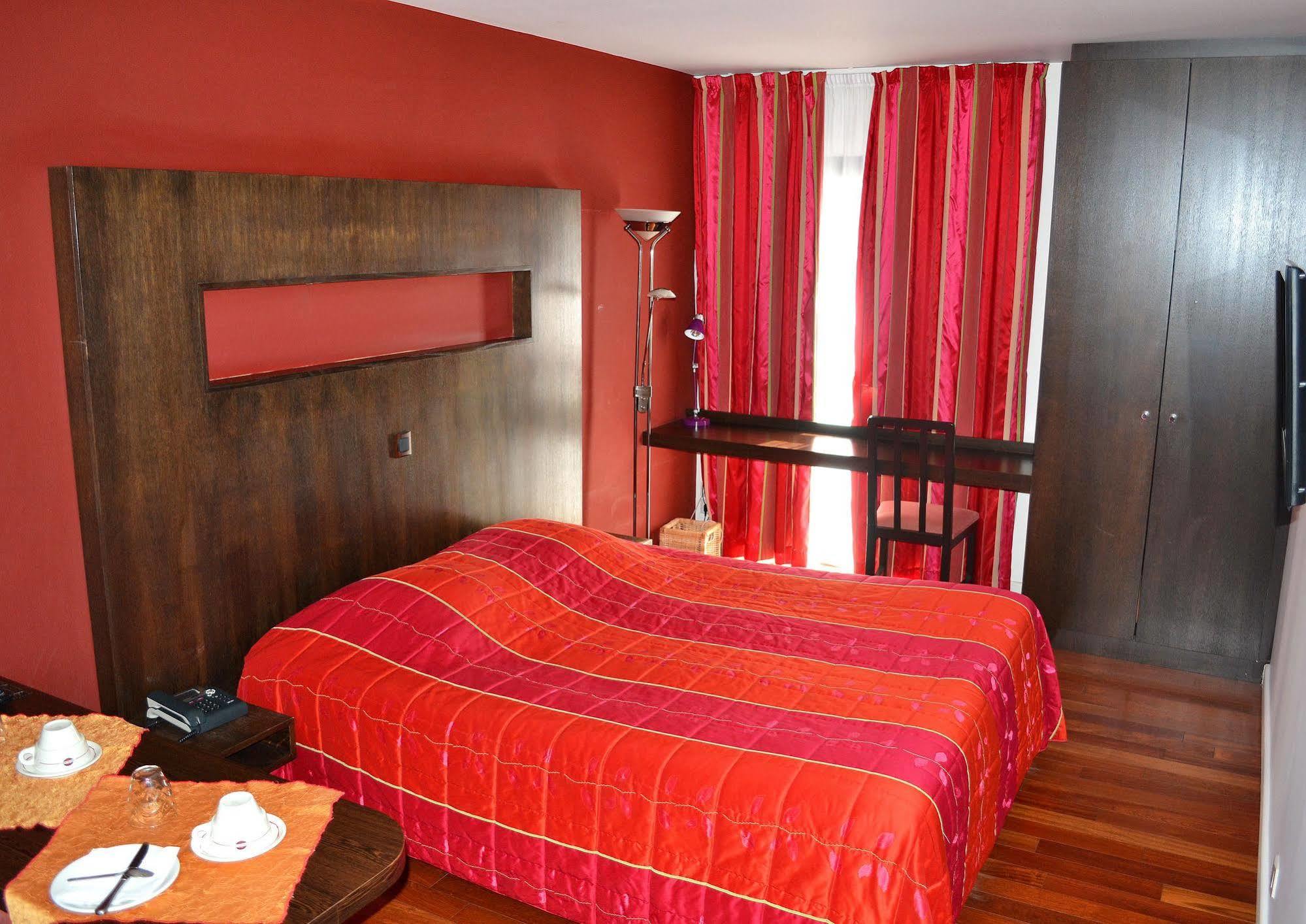 Hotel La Scala Pithiviers Bagian luar foto