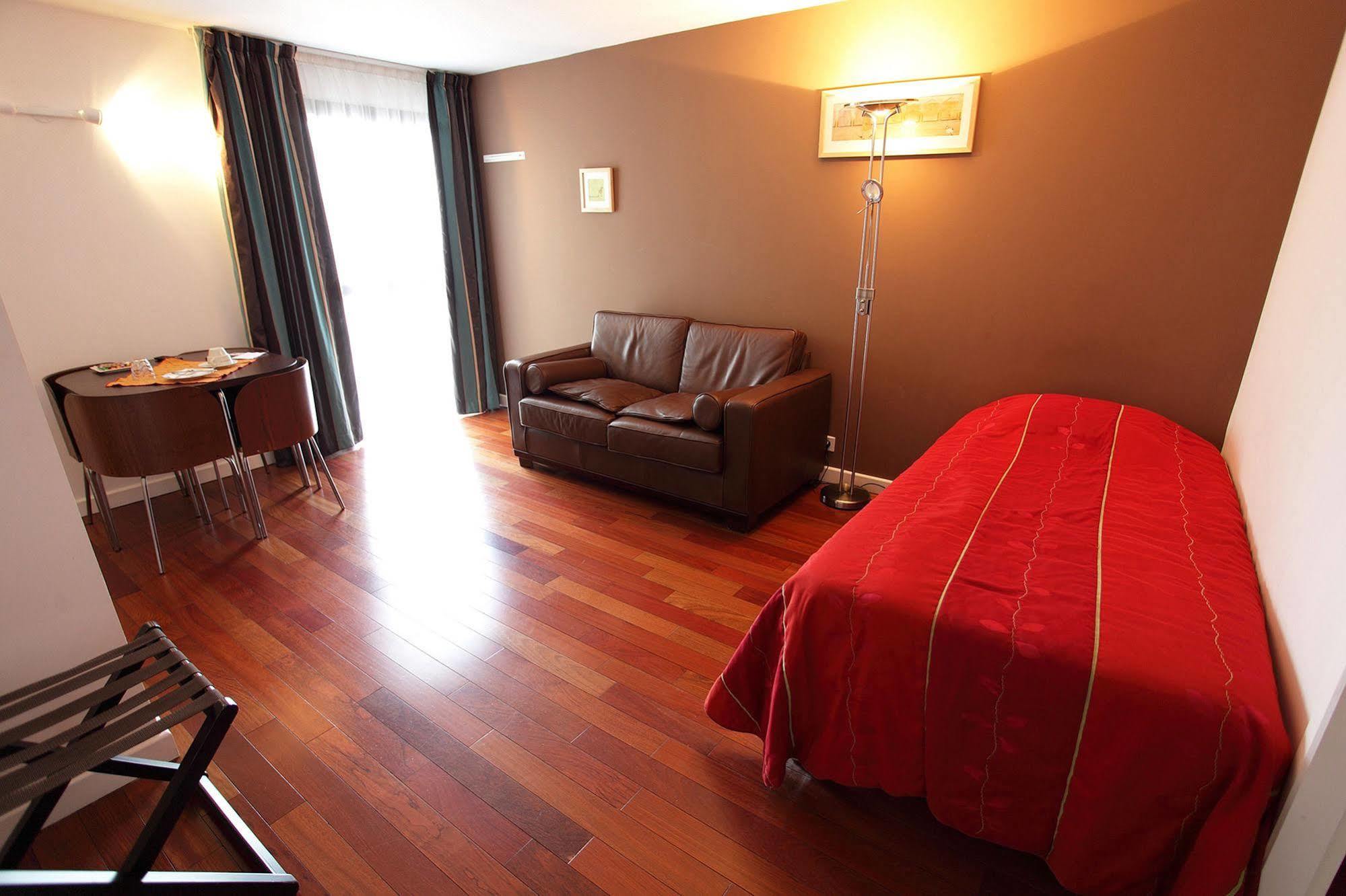 Hotel La Scala Pithiviers Bagian luar foto